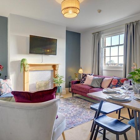 Regency Nest By Spa Town Property - Stylish 3 Bedroom Apartment On 2 Floors, Central 레밍톤 외부 사진