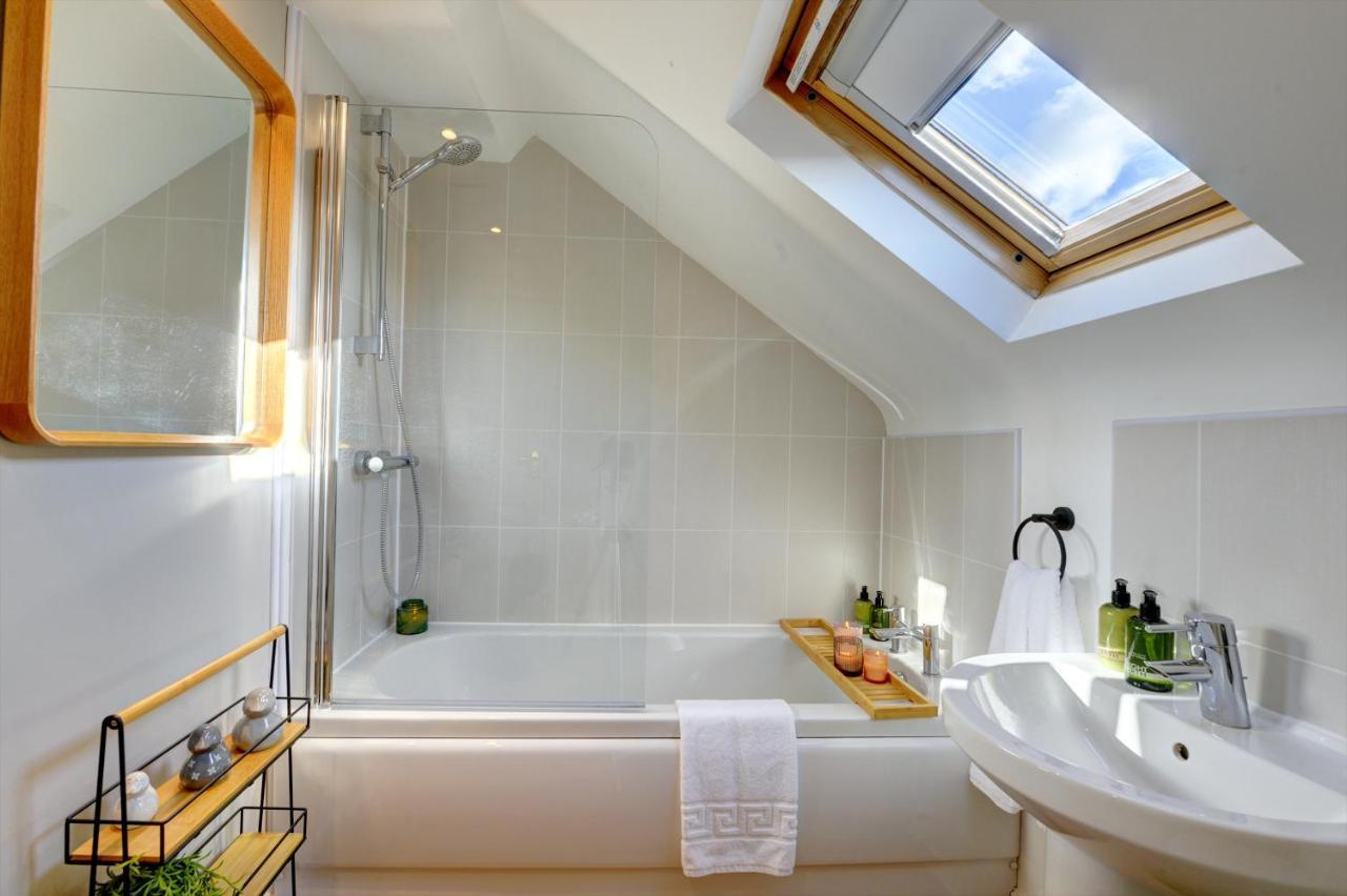 Regency Nest By Spa Town Property - Stylish 3 Bedroom Apartment On 2 Floors, Central 레밍톤 외부 사진