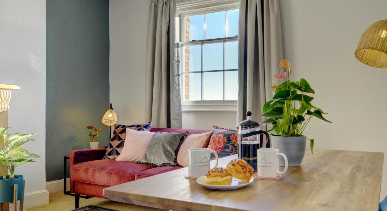 Regency Nest By Spa Town Property - Stylish 3 Bedroom Apartment On 2 Floors, Central 레밍톤 외부 사진
