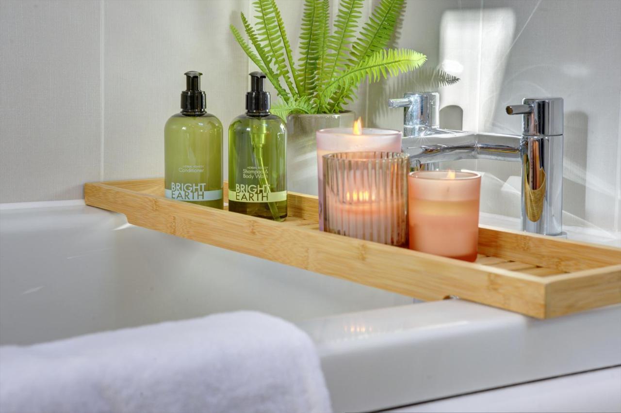 Regency Nest By Spa Town Property - Stylish 3 Bedroom Apartment On 2 Floors, Central 레밍톤 외부 사진