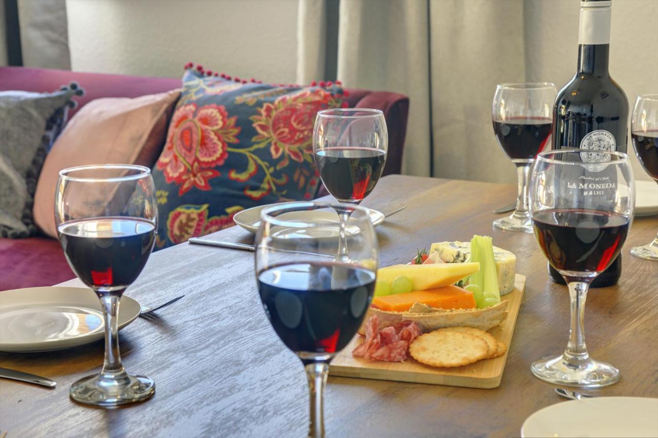 Regency Nest By Spa Town Property - Stylish 3 Bedroom Apartment On 2 Floors, Central 레밍톤 외부 사진