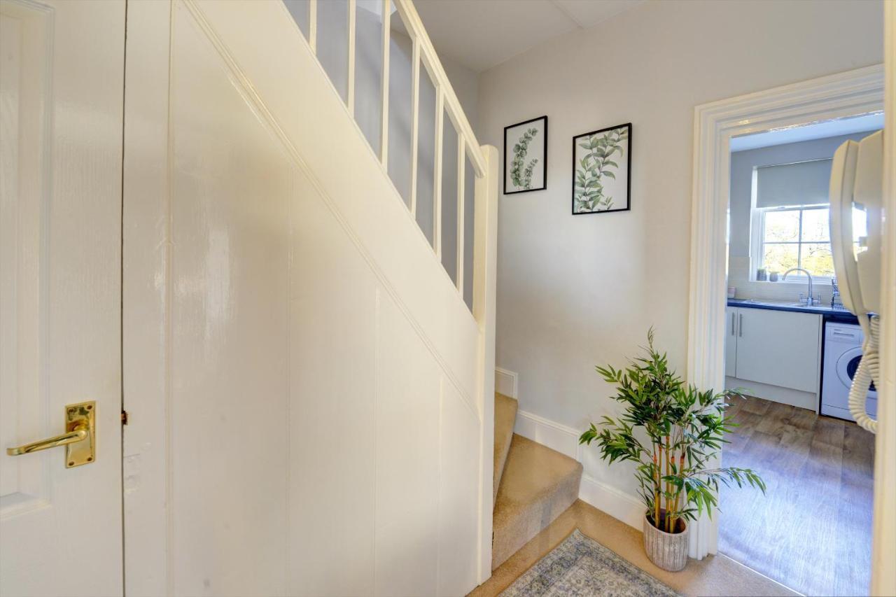Regency Nest By Spa Town Property - Stylish 3 Bedroom Apartment On 2 Floors, Central 레밍톤 외부 사진